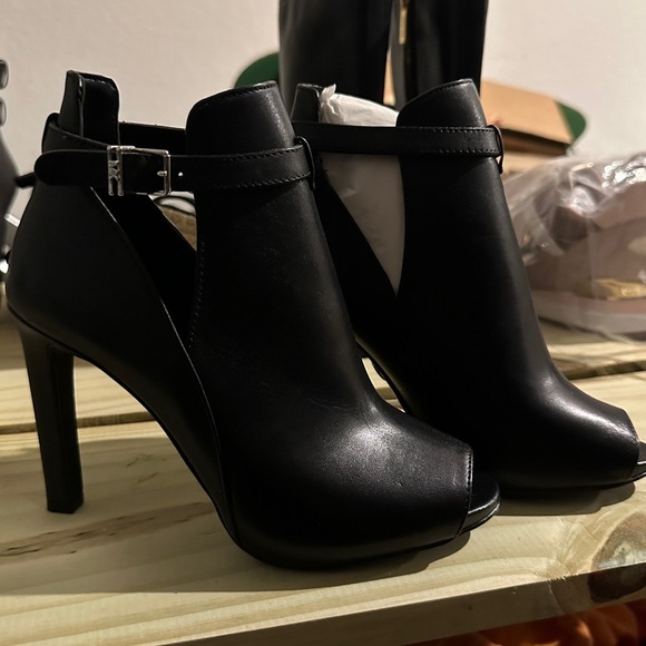Michael Kors | Lawson Leather Open-Toe Ankle Boot - Picture 2 of 3